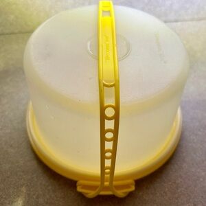 Tupperware Yellow and White mini Cake Keeper with Handle